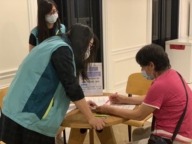 6.輔導填寫資料.JPG