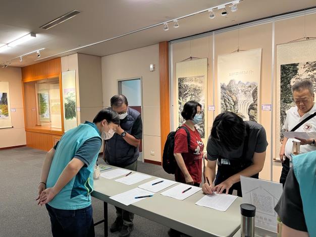 6.民眾簽到及地政諮詢.JPG