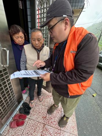 2.瑞芳地政同仁教導被繼承人親屬如何申辦繼承