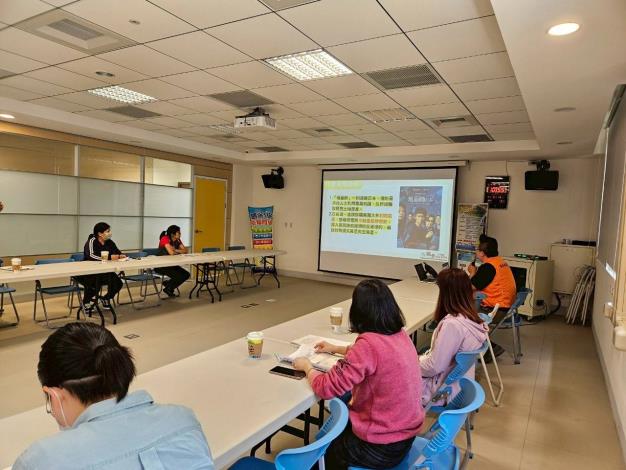 8.瑞芳地所同仁向貢寮公所同仁說明地面師由來
