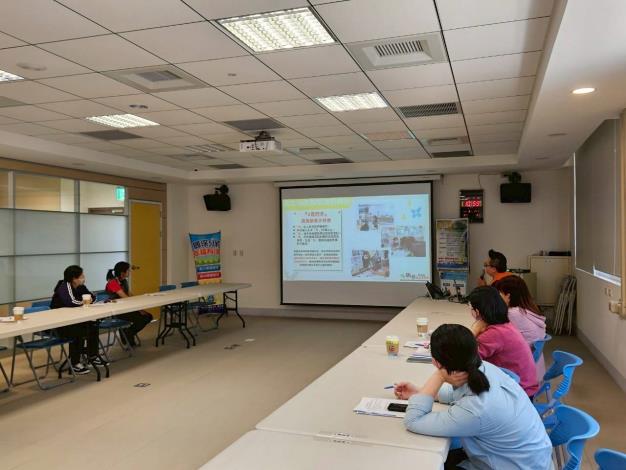 7.瑞芳地所同仁向貢寮公所同仁介紹新北地政關懷提問機制