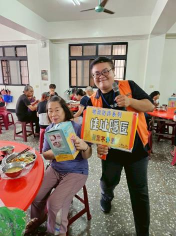 2.瑞芳地政同仁與有獎徵答得獎民眾合影